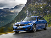 BMW 3シリーズ新車値上げの裏で、中古車価格は1年で30万円以上ダウン！ 人気輸入セダン、今オススメの買い方・選び方は？